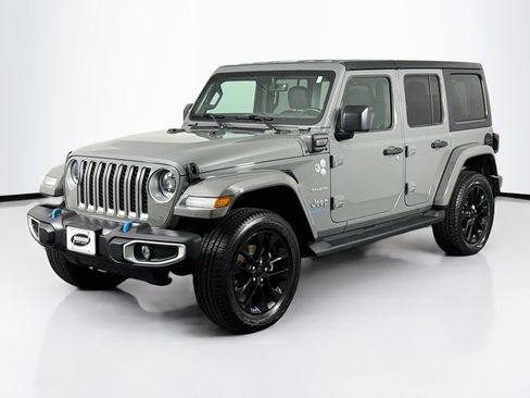 Used 2023 Jeep Wrangler Unlimited Sahara w/ Dual Top Group AWD/4WD image 10