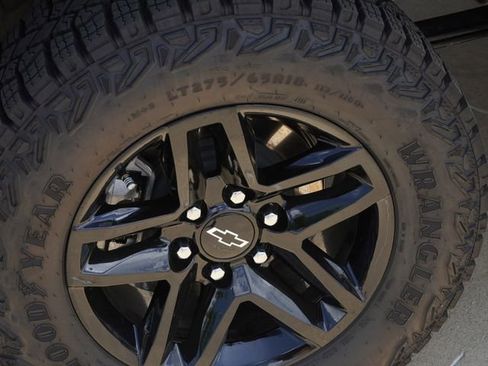 Used 2025 Chevrolet Silverado 1500 Custom Trail Boss AWD/4WD image 11