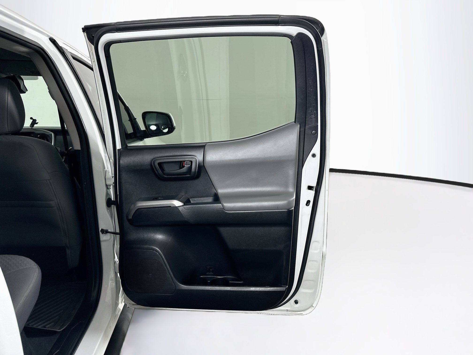 Used 2021 Toyota Tacoma SR5 RWD image 28
