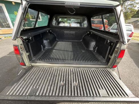 Used 2001 Nissan Frontier SE AWD/4WD image 7