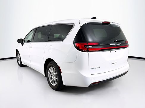 Used 2023 Chrysler Pacifica Touring-L FWD image 30