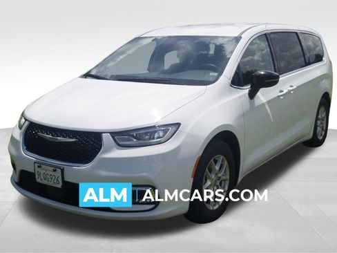 Used 2024 Chrysler Pacifica Touring-L FWD image 1