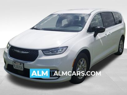 Used 2024 Chrysler Pacifica Touring-L