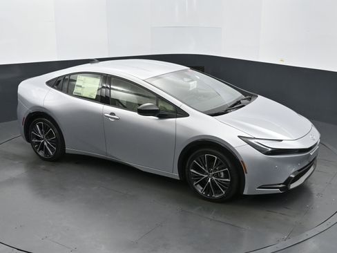 Used 2026 Toyota Prius XLE image 33