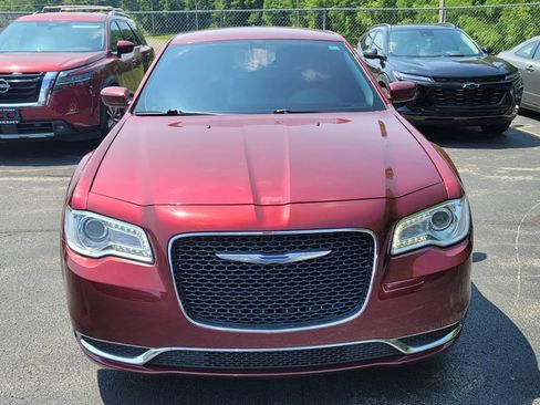 Used 2018 Chrysler 300 Touring RWD image 1
