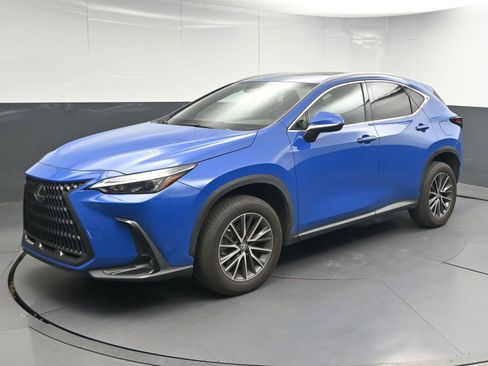 Used 2023 Lexus NX 250 FWD image 3