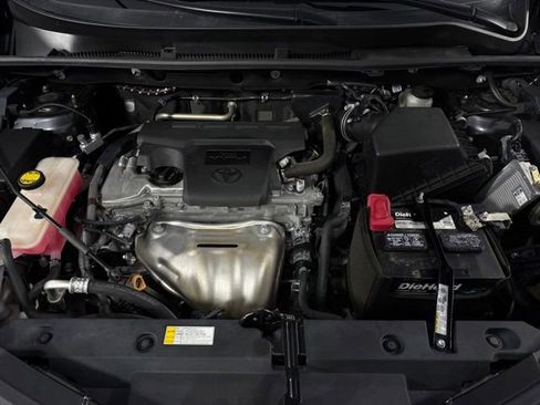 Used 2018 Toyota RAV4 LE FWD image 11