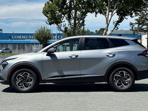 Used 2024 Kia Sportage LX image 7