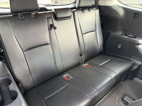 Used 2021 Toyota Highlander XLE image 20