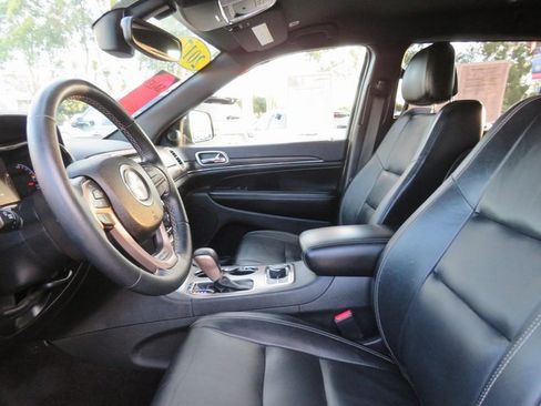 Used 2017 Jeep Grand Cherokee Limited image 16