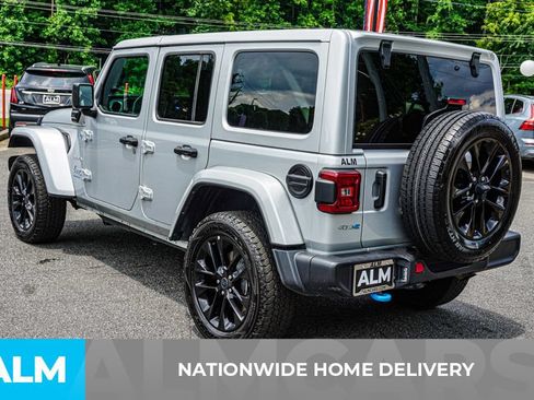 Used 2024 Jeep Wrangler Unlimited Sahara AWD/4WD image 5