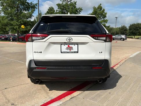 Used 2022 Toyota RAV4 LE FWD image 7