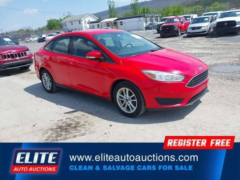 Used 2017 Ford Focus SE FWD image 2