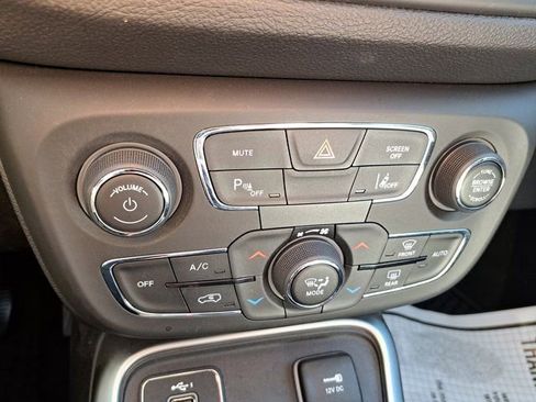 Used 2020 Jeep Compass Latitude FWD image 11