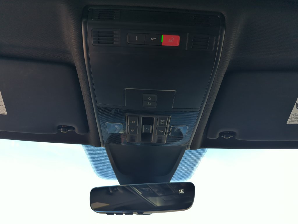 Used 2023 Volkswagen Tiguan SE R-Line FWD image 27