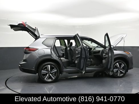 Used 2025 Nissan Rogue SL FWD image 36