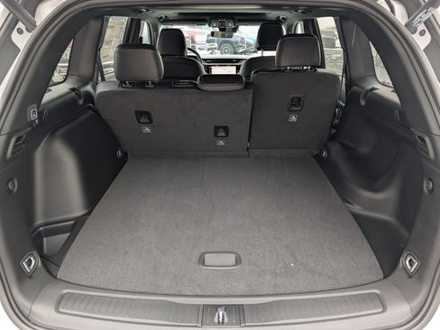 New 2026 Jeep Grand Cherokee Altitude image 7