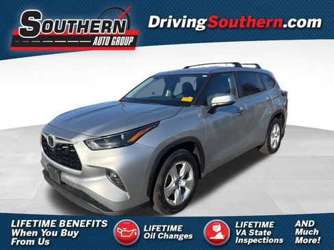 Used 2023 Toyota Highlander LE image 1