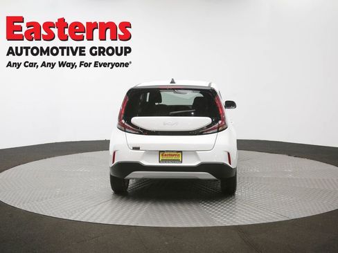 Used 2025 Kia Soul LX w/ LX Technology Package FWD image 36