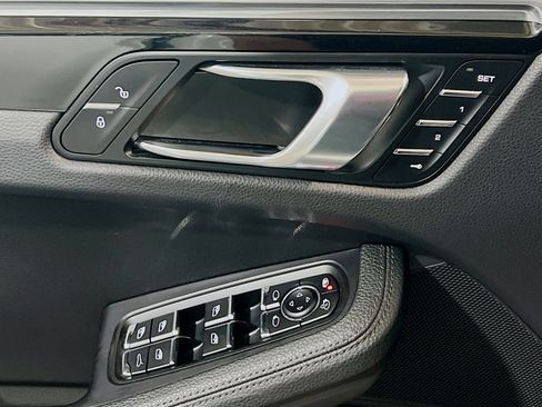 Used 2018 Porsche Macan image 14