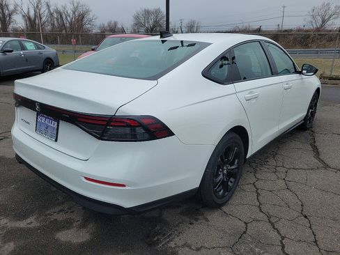 New 2025 Honda Accord SE image 4