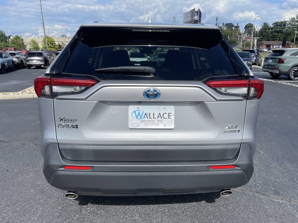 Used 2021 Toyota RAV4 XLE w/ Convenience Package AWD/4WD image 5