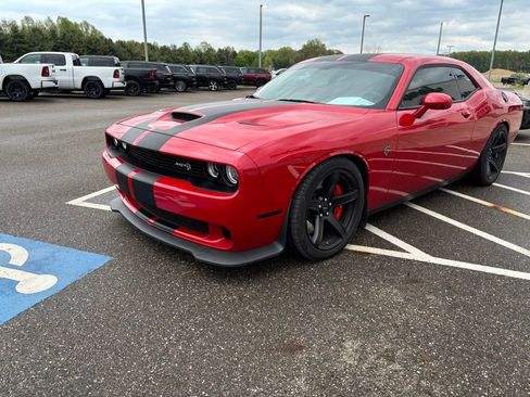 Used 2017 Dodge Challenger SRT Hellcat RWD image 8