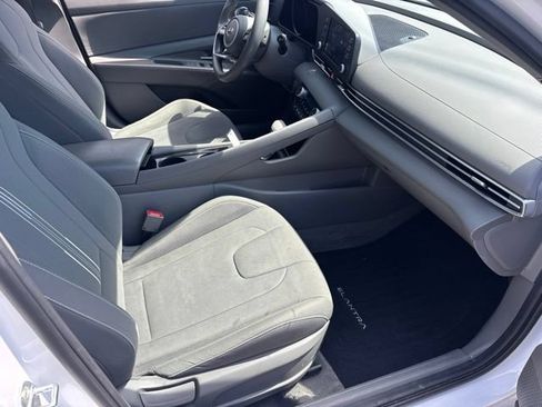 Used 2023 Hyundai Elantra Blue FWD image 8
