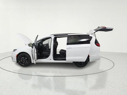 New 2026 Chrysler Pacifica Limited w/ S Appearance Package FWD image 7