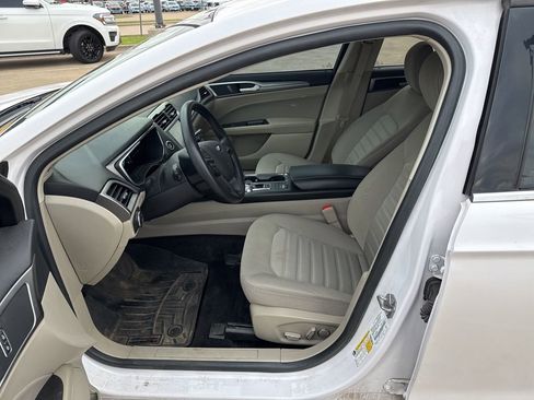 Used 2020 Ford Fusion SE image 19