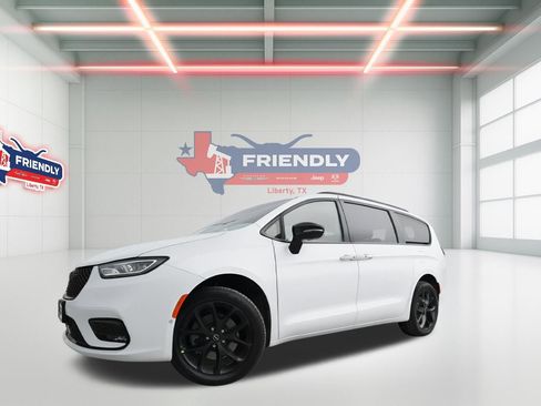 New 2026 Chrysler Pacifica Limited image 1