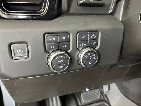 Used 2024 GMC Sierra 1500 AT4 w/ Technology Package AWD/4WD image 23