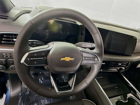 New 2026 Chevrolet Suburban Premier image 6