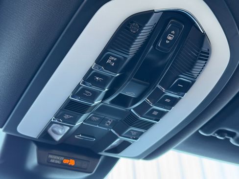 Used 2023 Porsche Macan image 35