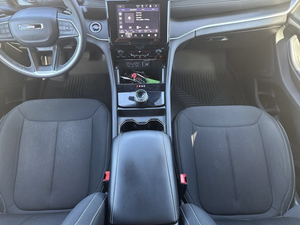 Used 2025 Jeep Grand Cherokee L Laredo RWD image 15