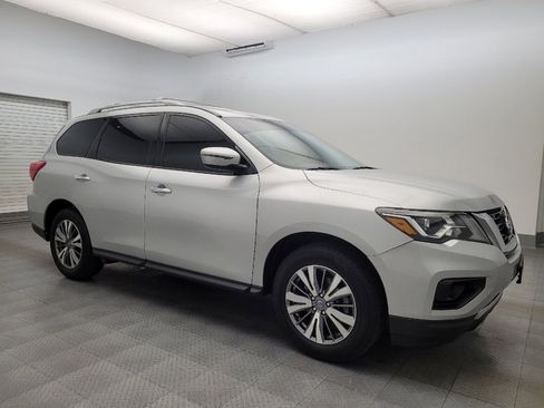 Used 2019 Nissan Pathfinder S image 11