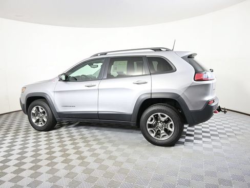 Used 2019 Jeep Cherokee Trailhawk w/ Cold Weather Group AWD/4WD image 3