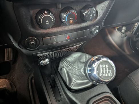 Used 2018 Jeep Wrangler Sport AWD/4WD image 18