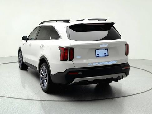 Certified 2022 Kia Sorento X-Line EX AWD/4WD image 4