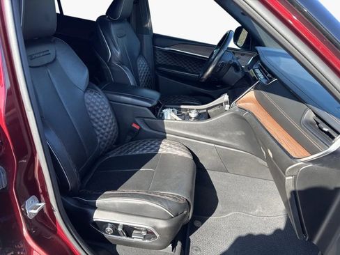 Used 2022 Jeep Grand Cherokee Summit w/ Luxury Tech Group V image 31