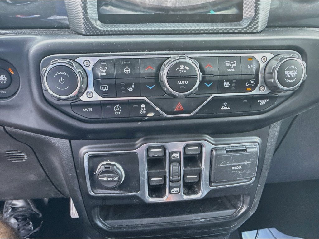 Certified 2022 Jeep Wrangler Unlimited Sahara AWD/4WD image 17