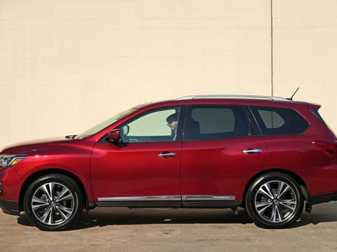 Used 2017 Nissan Pathfinder Platinum w/ Family Entertainment Package AWD/4WD image 52