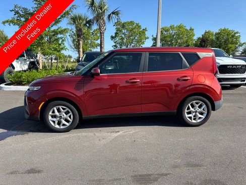 Used 2022 Kia Soul LX w/ Technology Package FWD image 2