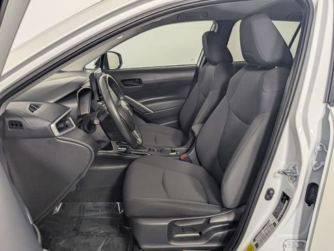 Used 2024 Toyota Corolla Cross LE FWD image 14