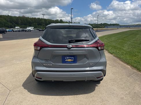 Used 2023 Nissan Kicks SR w/ SR Premium Package FWD image 5