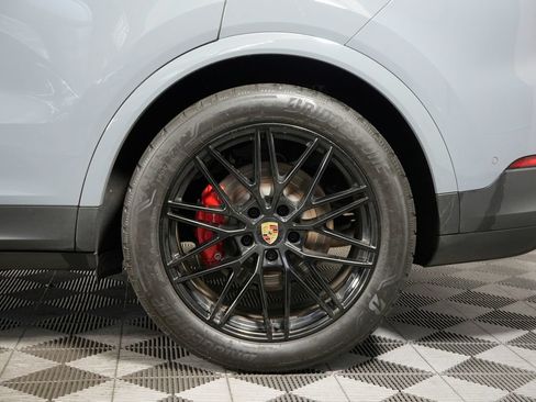 Certified 2024 Porsche Cayenne AWD/4WD image 14