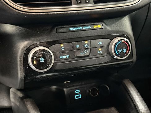 Used 2022 Ford Escape SE w/ SE Sport Appearance Package image 22