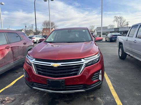 Used 2024 Chevrolet Equinox LT image 2