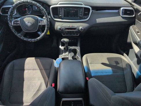 Used 2019 Kia Sorento S FWD image 21