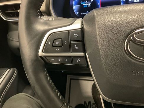Used 2023 Toyota Highlander Limited image 20